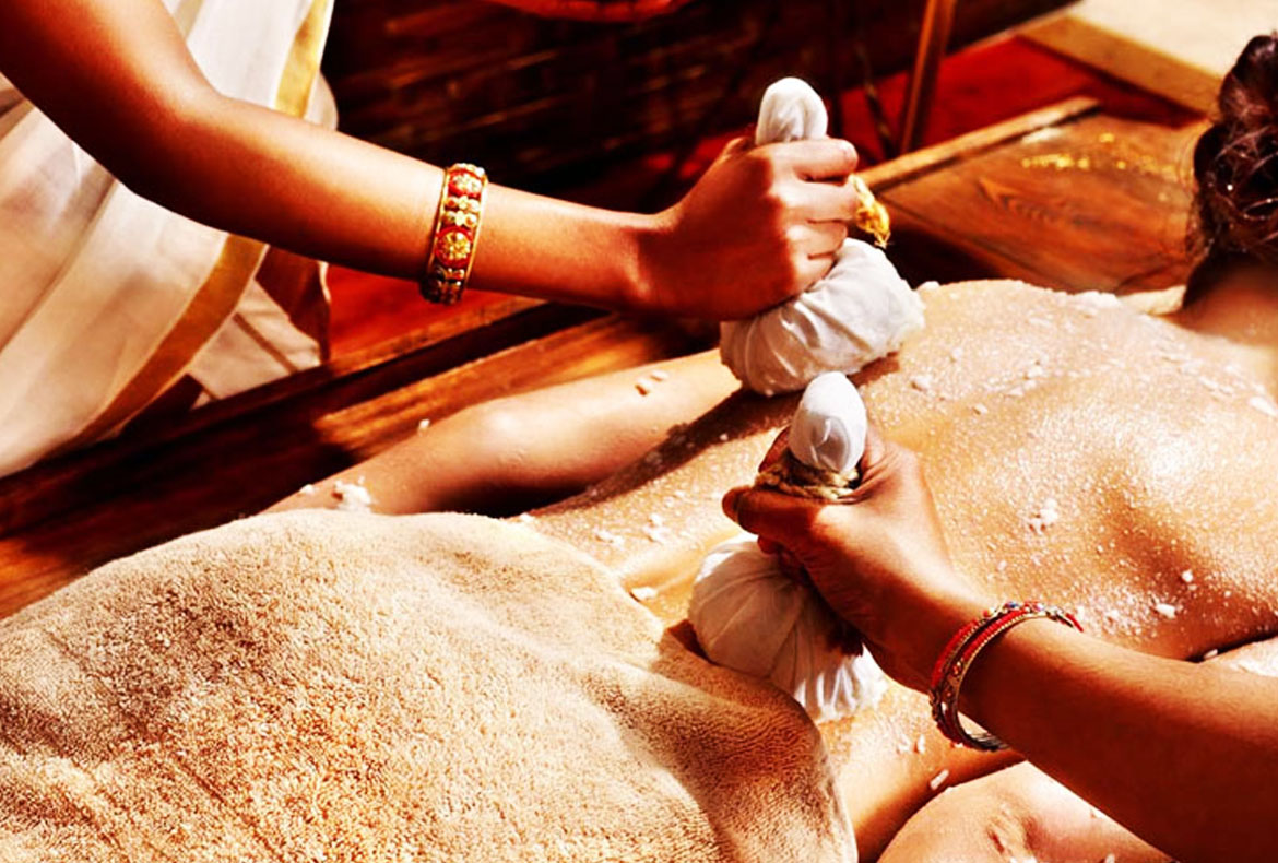 Njavara Kizhi (Medicated Rice Bundle Therapy)